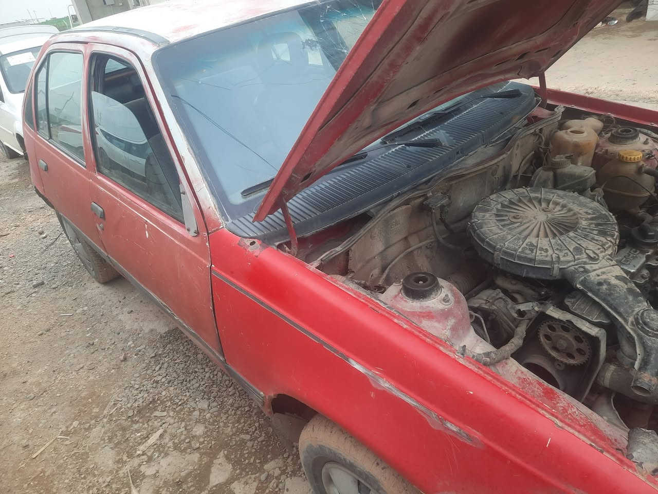 يوجد سياره كاديت لون احمر لبيع السعر مليونين
***********
