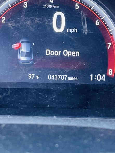 ھۆندای سیڤیک یابانی ئەصڵی ٢٠٢١
سەیارەکە ساغە دوبەیە
موسو بڕاوە بەشەرتە
٤٣ ھەزار ڕۆشتوە
گێڕو مەکینەی بەشەرتە دەسکاری نەکراوە
مەکینە ٢٠ بێ تۆربۆیە مەکینە مەرغوبە
زۆر کەم بەنزین ئەخوات
قوەتێکی زۆر خۆشی ھەیە
٥ پارچەی بۆیاخە
٨٢ $ مەجالێکی برایانەی تیایە
گۆڕینەوەش ئەکەم لەسەر دڵگرتن
***********
*********** وەتس ئەپ و ڤایبەر
