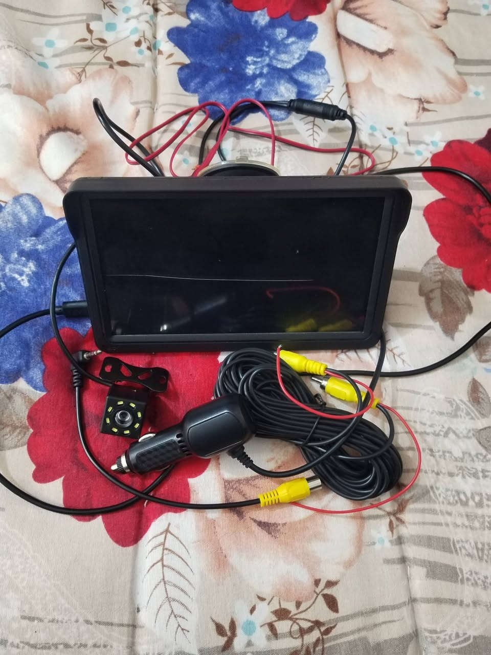 السلام عليكم عندي ذني الأغراض مال تكتك ويل كب تخم كامل و شاشه كامره شغاله جديدة عنوان المحموديه 

***********
