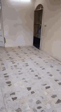 طابق ارضي للايجار حي الواسطي قرب صيدليه مريم ايجاره ٢٥٠ يحتوي ع غرفه وهول واستقبال ومطبخ واستقبال وكراج ***********
