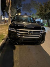 لاندكروز  VX  2025 هايبرد ساز ام الضمان  ماشيه 1000 فقط مكفوله  ومغلفه...