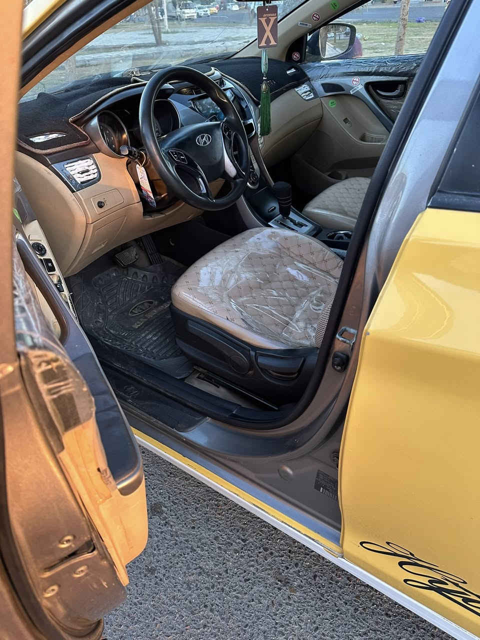 السلام عليكم النترة موديل 2012 خليجي رقم بغداد بيهة طخة بلجاملغ لخلفي بسيطة بدون دواخل ومن ورة شوية كد شبر بدون دواخل كير محرك لوك بلاد تبريد ❄️ بلاد تخم تاير جديد فول موصفات السعر 95 وبيهة مجال بسيط العنوان بغداد البياع للستفسار ***********
