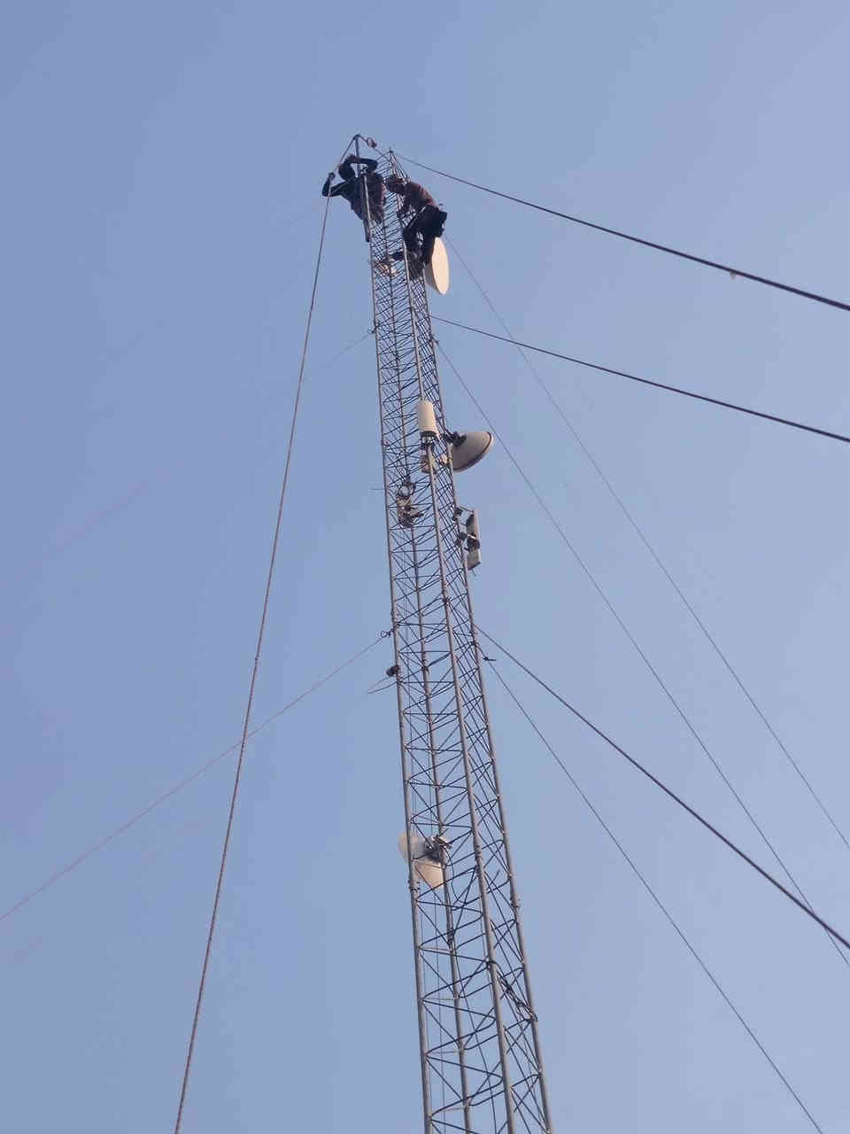 السلام عليكم    ***********   ***********
جانب من أعمالنا فتح وشد برج 30متر رباعي
مستعدون لتنصيب وصيانة كافت ابراج الإنترنت 
يوجد لدينا حديد 35و45وحديد رباعي إيراني المغلون الثقيل👍
يوجد كادر نصب وتوصيل جميع محافظات العراق 😉🛻
