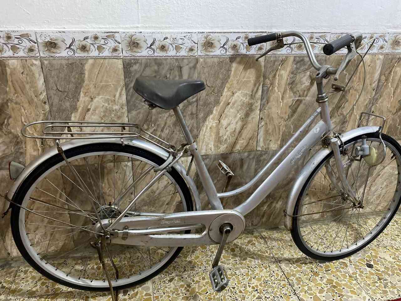 بيسكل بناتي ياباني حجم 26باله كله كامل وشغال بلادي السعر 95 شراي اتصل مكاني قطاع 28 رقمي ***********
