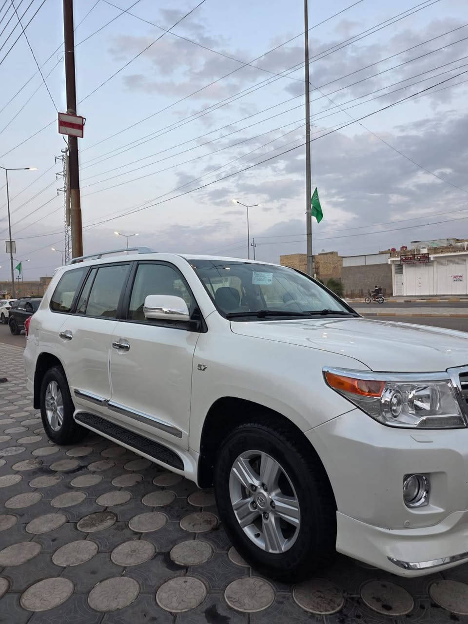 السلام عليكم 
المواصفات 
VXR
8V/5700
فولل للاخيرر كفاله عامه.  ماشيه 115 السياره جاهزة من كلشي حداديه وكاله. تخم تايرات دلوب 
العنوان ميسان  حي الصحفيين 
رقم الهاتف ***********
