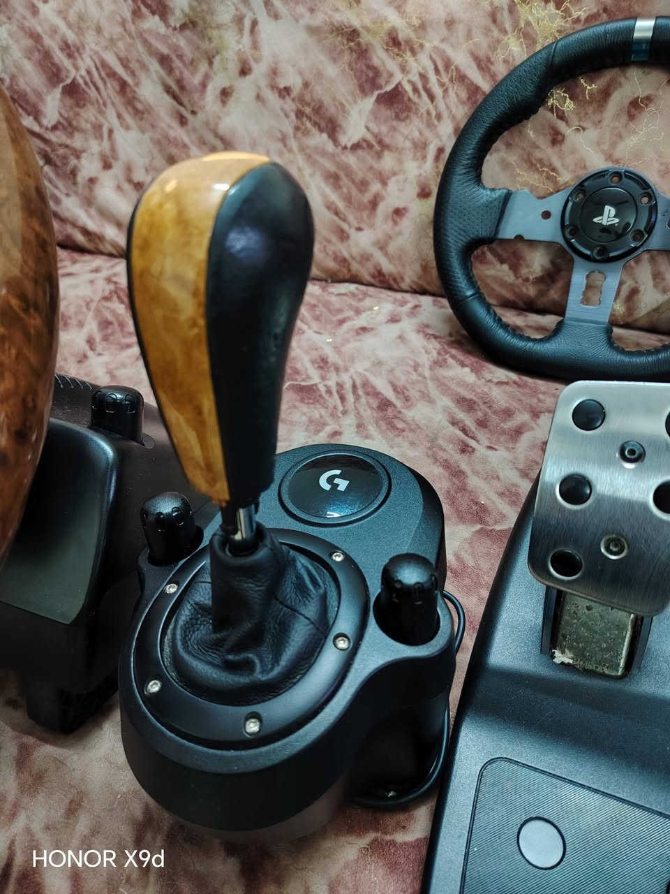 سلام عليكم g29 نظيف وشغال كامل ملحقات ابيع
مكاني بغداد  سعر 220 الف وبي مجال 
***********
