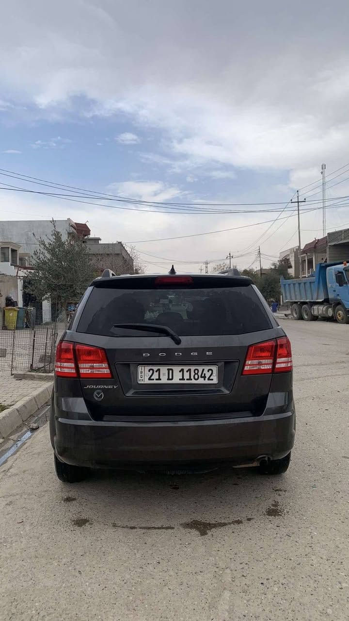 دوج جورني موديل 2017 رقم و سنويه جديد بسمي وكالة او تحويله ثاني يوم بيها قطعتين بونيد وجامرلغ سيارة حلو مال بيت. ***********. *********** كركوك, العراق
