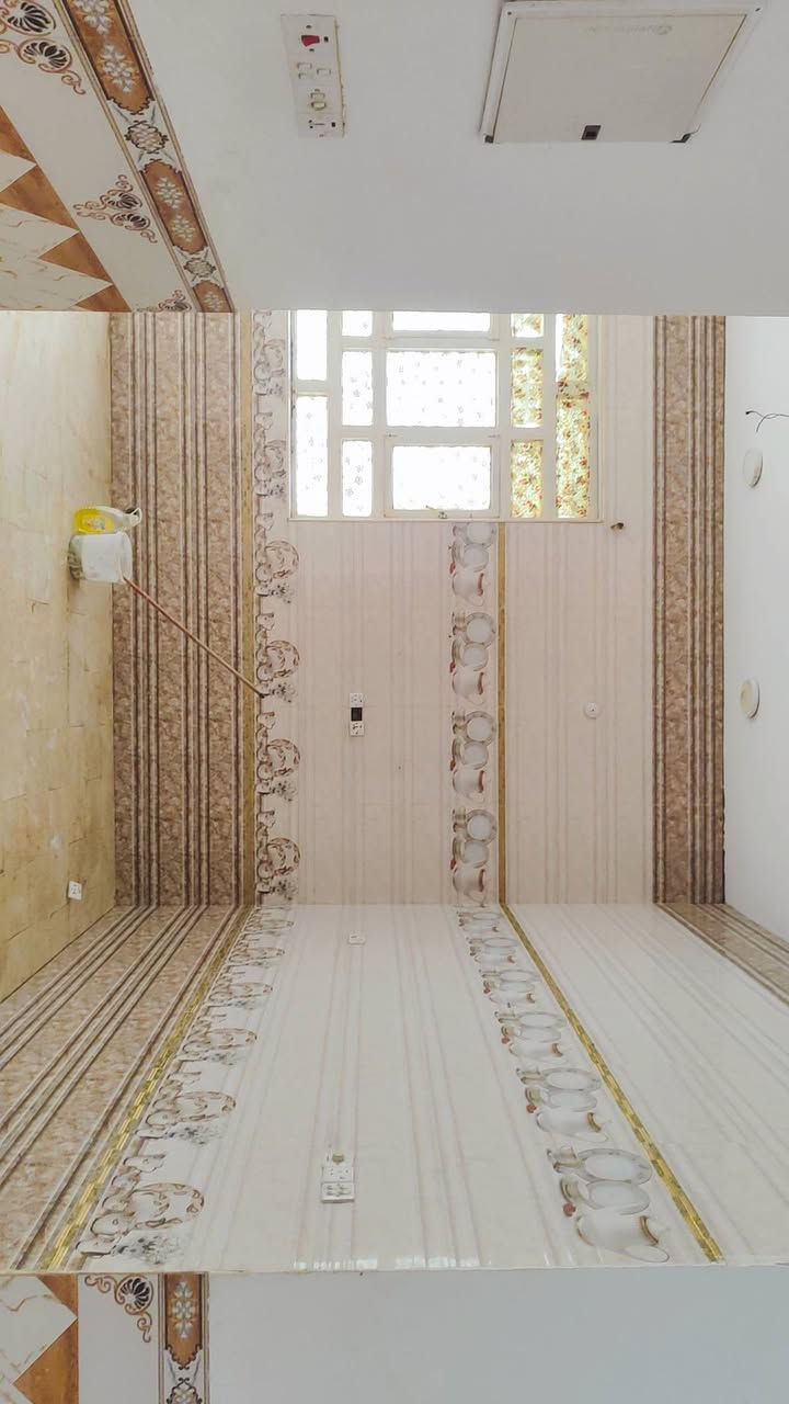 بيت بخنيطله
قريب عله شارع 30
وقريب عله شارع الحمداني
يتكون من 2غرف وحده منهن اسويت
مجمع صحيات داخلي 
مجمع صحيات خارجي
صاله كبيره 
دوانيه كبيره 
مساحت البيت 210متر
بناء طابوق كونكريت رباطات
الارضيه مرمر البيت متعوب عليه كله سيراميك
كامل مكمل ساحه كبيره كراج سياره
ديكورات كامل
كيزرات تانكيات جاهز
السعر 90
الشراي يتصل عله الرقم
***********
