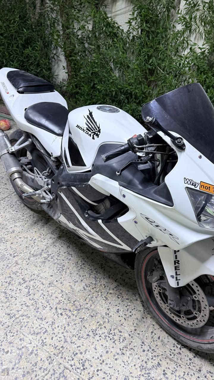 السلام عليكم بطح cbr600 f4i مرقمه بغداد باسمي للبيع رقم ***********  واتساب

