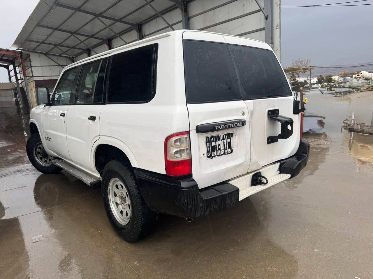 ٧٥ گەڵا و کەمێک مامەڵە ئاڕمە هەمووی بە جوانی ماوەتەوە شانو سەقف و تەقیوێ و ژێر و شانسی بە شەرت شانسی تەقیوی نیە دوپارچەی بۆیاخە بۆنیت و چاملەغ سەکن ناوی جوانە گێر و مەکینەو ئەکسل بەشەرت  هەیکەلی جوانە ماشا الله *********** السليمانية, العراق
