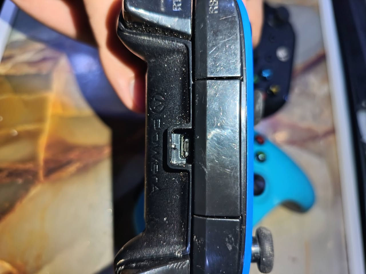 جويستكات اكسبوكس 1 كلهن ب 25 ويوجد توصيل رقمي ***********
