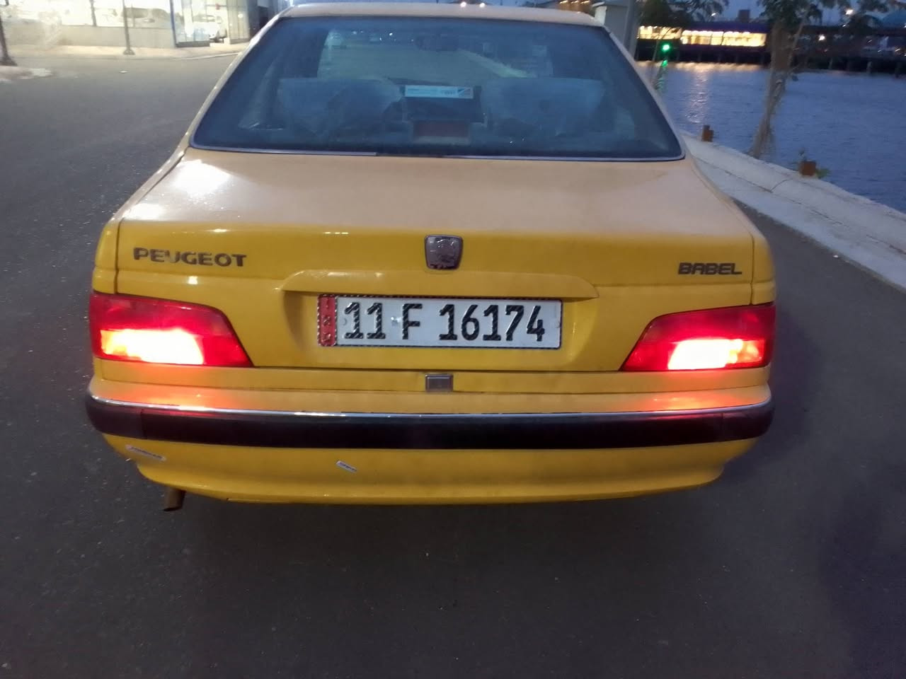 سلام عليكم بيجو بارص موديل 15 للبيع فقط محرك كير كفاله صدر خلفي امامي كله جديد تدفئه  تبريد ثلج كهربائيات شغاله السعر 51بيه مجال بيه صبغ جاملغ خلفي وخشم جاملغ الأمامي مكفوله من التبديل 
*********** مكاني بغداد البلديات غير متواجد عل فيس
