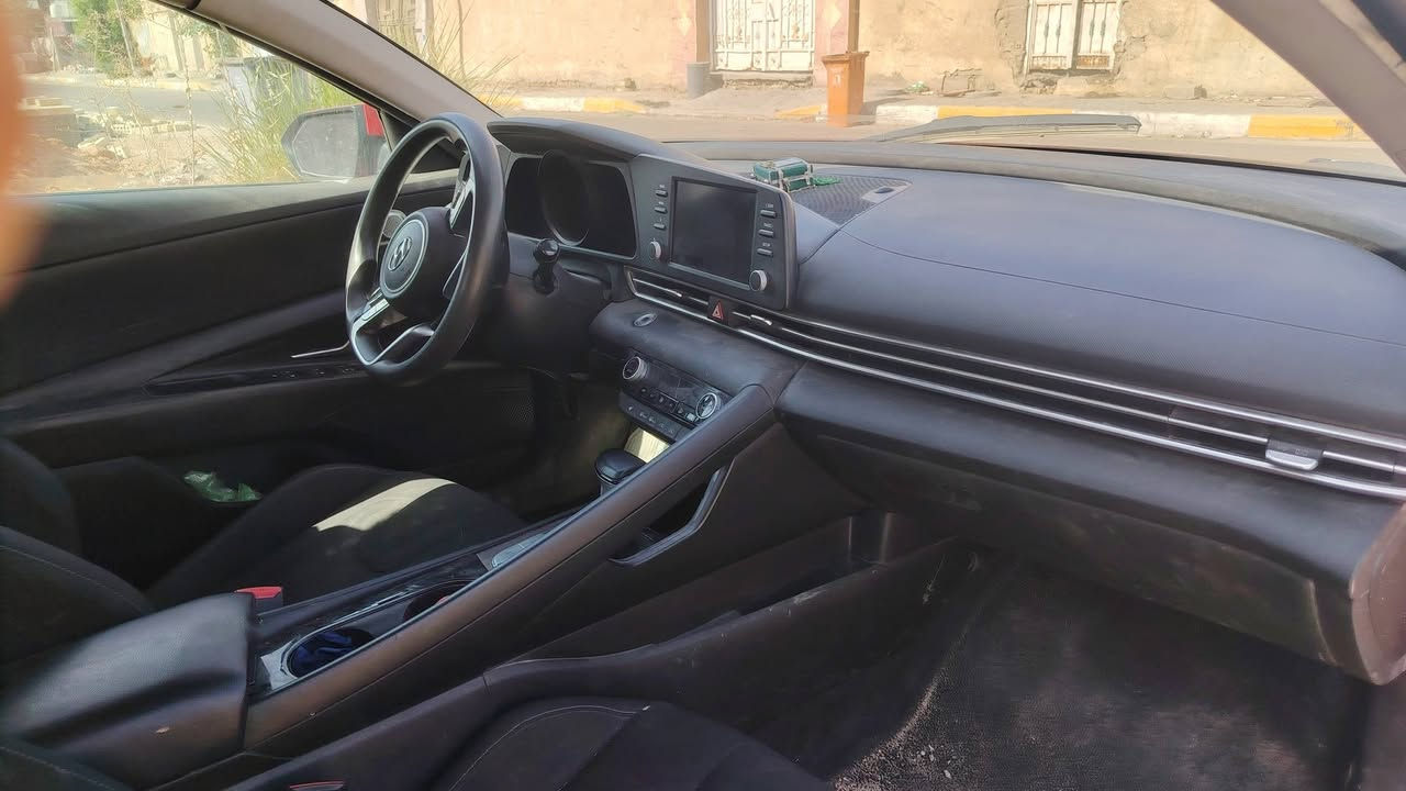 السلام عليكم سياره النترا هايبرد 2022 بيه عطلات وكم شغله نواقص للبيع *********** رقم كربلاء
