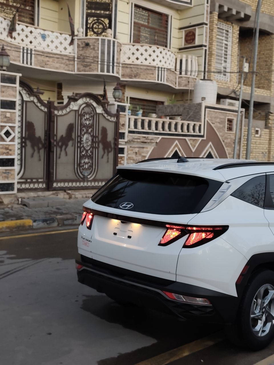 السلام عليكم
للبيع
لون ابيض (صدفي)
توسان موديل 2024  وارد امريكي بدون رقم
ماشية 34km الف
الضرر
بيديئار شبر بلبنيد وبيديئار شبر بجنطه
تبريد وراديترات ومروحه كلهن بلاديات
مواصفات Sel
مكينة 2500 تنفس طبيعي سمارت
بصمة تشغيل + تشغيل عن بعد + الابواب بصمة + رادار امامي - خلفي -جانبي -صندوك كهرباء
تبريد قطعتين + تحكمات استيرن وكروز سرعه _ شاشة - كامرا خلفية دواره
تدفئه كشنات -
تحديد مسار قيادة أليه
انظمة قيادة
اوتو هولد
. وباقي المواصفات معروفة . السيارة جاهزه وحلوه جديده
تبريد راديترات مروحه كلهن بوضع الشركة بلاديات
شواصي لغود مكفولة وشرط الفحص والسونا
الاتصال عالرقم او خاص
***********
سعرها 195 ورقة وبيهة مجال
العنوان -واسط كوت -حي الشهداء
