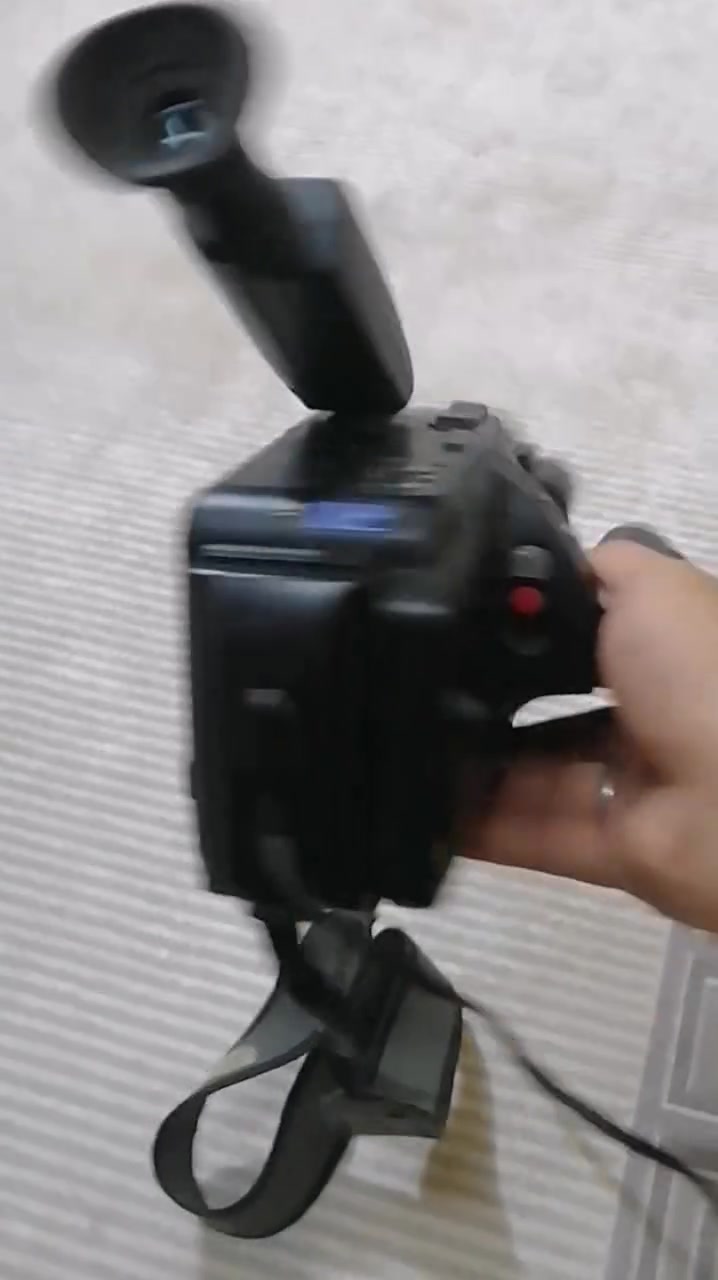 السلام عليكم ورحمه الله وبركاته
كامرات انتيكا شغالات  
1-Canon كانون 
2- Samsung سامسونگ 
المهتم يراسنلي


**إذا كنت صاحب هذا الإعلان وتريد حذفه لأي سبب، رجاءا أرسل رسالة إلى الدعم الفني**