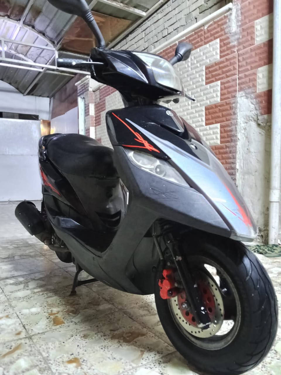 السلام عليكم 
دراجة ماكس ثعلب جديدة
سرعة 140 كابريتر بلادي اسلف بلادي 
وراقها ابسمي كفرات اصليه ومختمة ختم واحد مع محرك ناعم ومكفوله كفاله عامه 
مكاني بغداد بلبلديات سعر 800 الف 
وابيها مجال ***********
شرط جيب فيتر وتعال فحص
