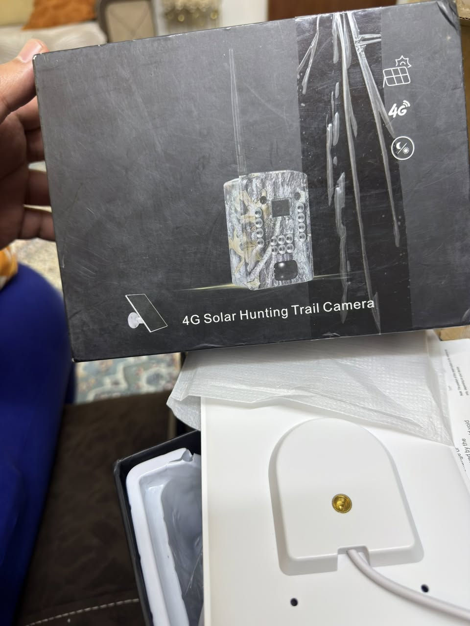 السلام عليكم كاميرا تشتغل بالطاقه الشمسيه يستخدموهة لمراقبة الحيوانات بالغابات وللصيد تقريباً وما اعرف اذا بيهة استخدامات ثانيه او لا وتشتغل بتقنية ال 4g 
***********
