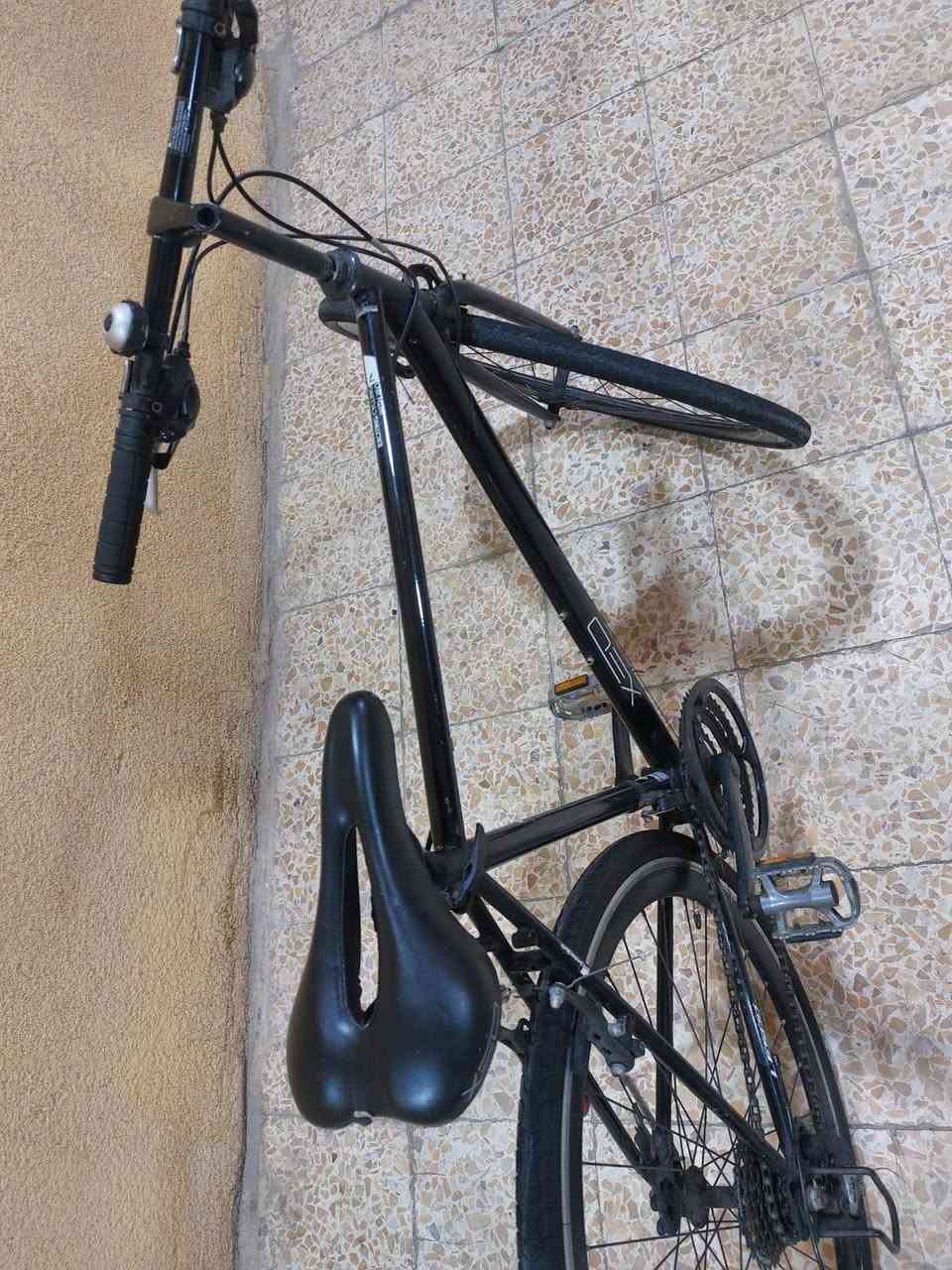 سلام عليكم دراحه رياضي ياباني اصلي نظيف يجي وياه مداكر ومطاردة بس ما شادينهم مابي نقص سعر  90 قابل للتفاوض *********** الموقع الصالحية شارع الرسول شط العرب, البصرة
