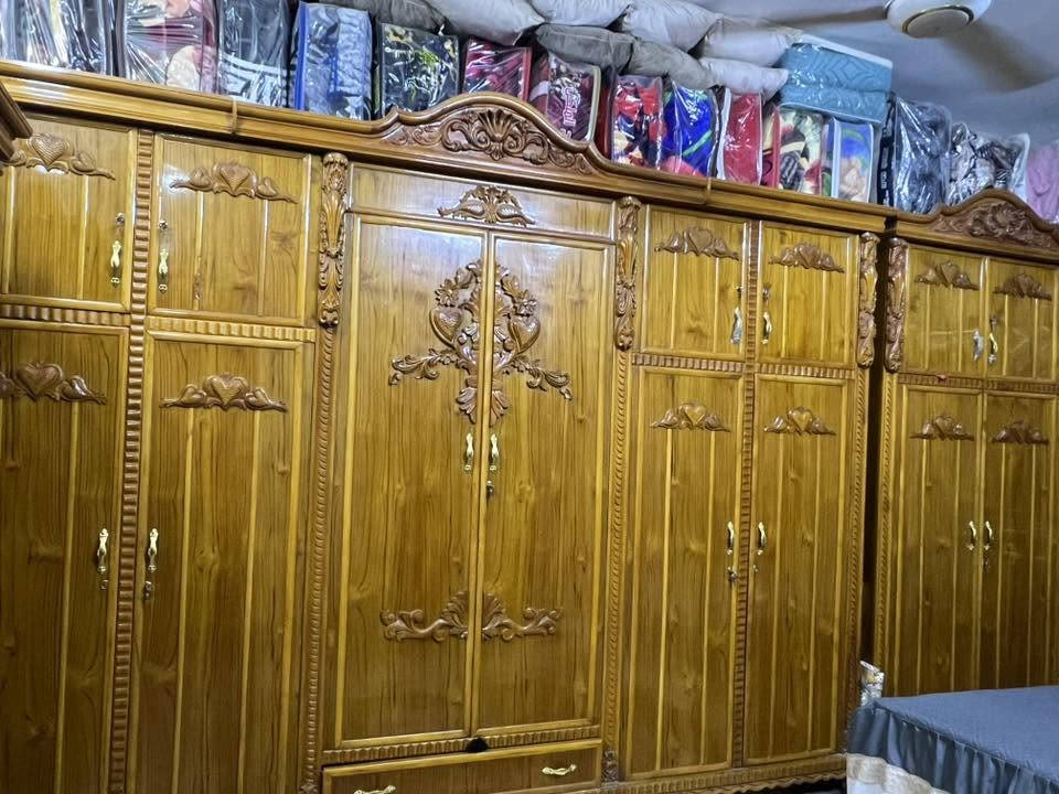 غرفه اخشاب للبيع نضيفه 6ابواب ملحق نضيفه موديل حديث الزاويه كنتوريه ضهر جرجوبه براغي صاج بغداد الاتصال ***********متواجد واتساب
