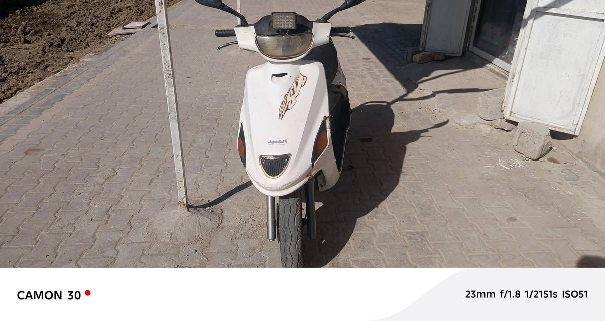 فراشه فحل للبيع
مكاني: ميسان-العماره-قادسيه

كهربائيات شغاله كلشي فقط سلفها لازم تسوي راجز  
دراجه مشروكه وتمشي بيها 110 طبيعي 

سعرها 300 وبيها مجال للطيبين
تواصل: ***********
