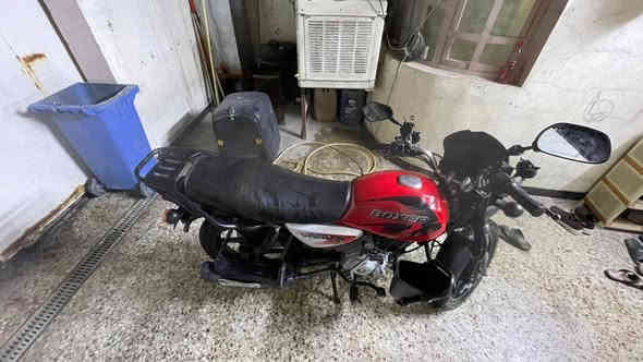 بوكسر 22 مرقم بغداد لوحات نكليزي
مجفت مره وحدة 
دراجة كاملة نقصها بس كيج السرعة والبانزين عطلان بس
كلشي بيها جديد ومرتبة اخر ترتيب 
رقم صاحب الدراجة ***********
 سعرها ملونين وبيها مجال للشراي
