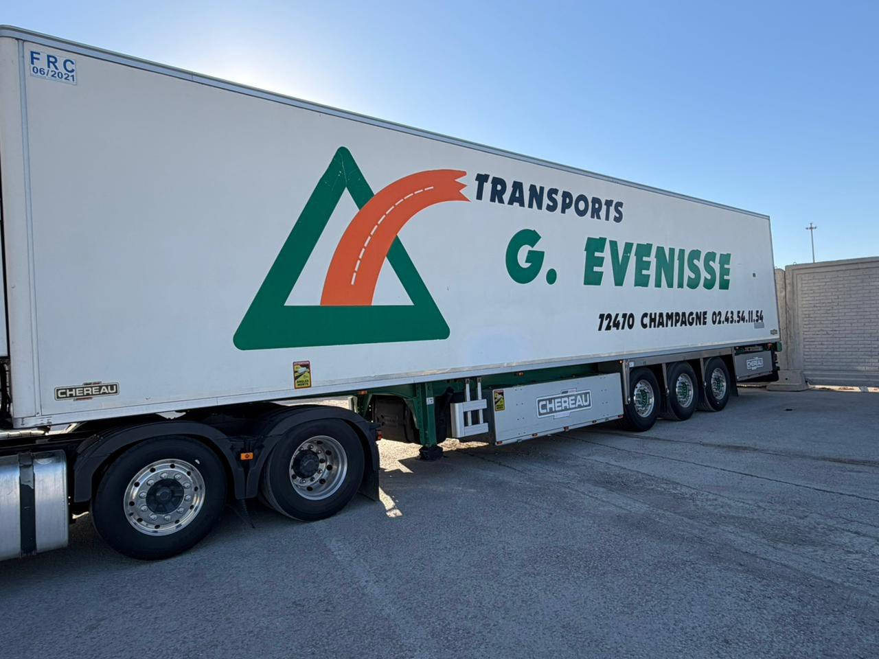 السلام عليكم براد شيرو البيع فصل وربط  سمك 7  موديل 2008 جهاز 200CL   العربانه جاهزه من كلشي تخم تاير ويل كب عربانه خير من الله 
الستفسار هذا رقم صاحب البراد ‭0772 118 4762‬
