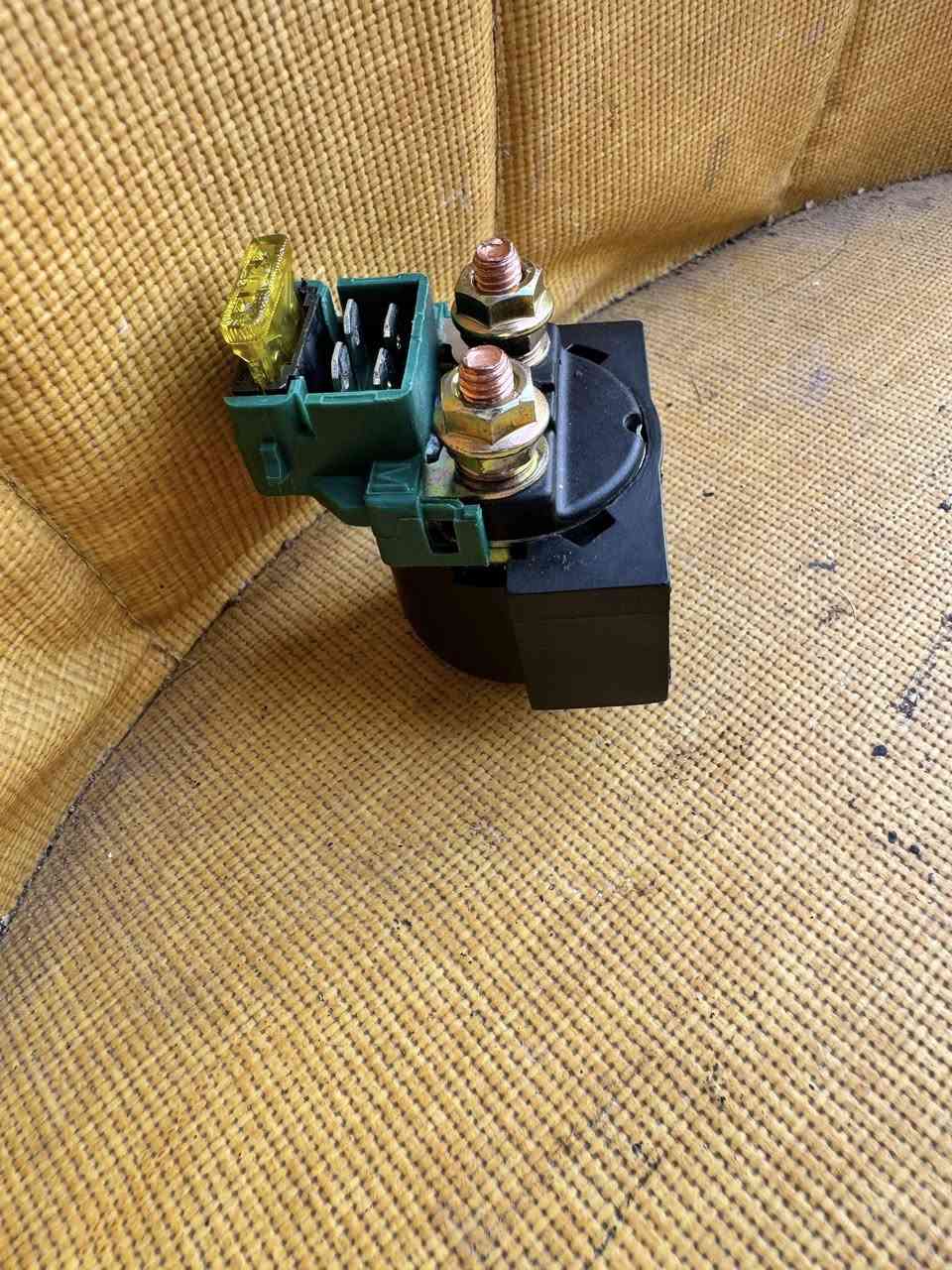 ويل امامي ب ٢٥ /ويل امامي ثاني هم ب ٢٥ /ويل وتاير كامل بس يحتاج فتيله لان طاب بي برغي بس تاير نضيف كلش سعره ٣٥ /شخاطه نضيفه ممستخدمه ابد سعرها ١٥ /استفسار ***********/ملاحضه كلهن مال استد
