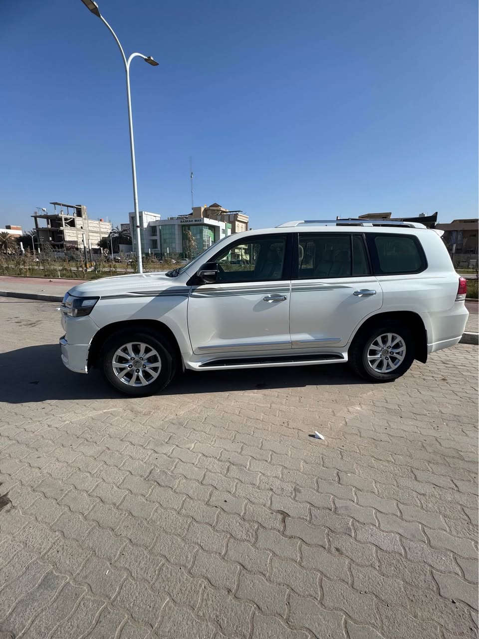 سلام عليكم
تيوتا لاندكروزر  جكسار
مكينه 8 سلندر 
موصفات وايد ادشن  وكالة بريم
فول موصفات بعد معروفه موصفات البريم
سيارة نضربت دعاميه الاماميه وضرب الايرباك مالته 
مبدل دعاميه اماميه فقط بدون اي اثر اخر 
وبيه بارد بالباب الخلفي القطعه السفليه للصندوق
رقم سيارة بغداد مشروع الوطني
مكان السيارة البصرة منطقة الجنينه شارع البهو
سعر 475 وبيه مجال 
للاتصال/*********** ابو الخصيب, البصرة
