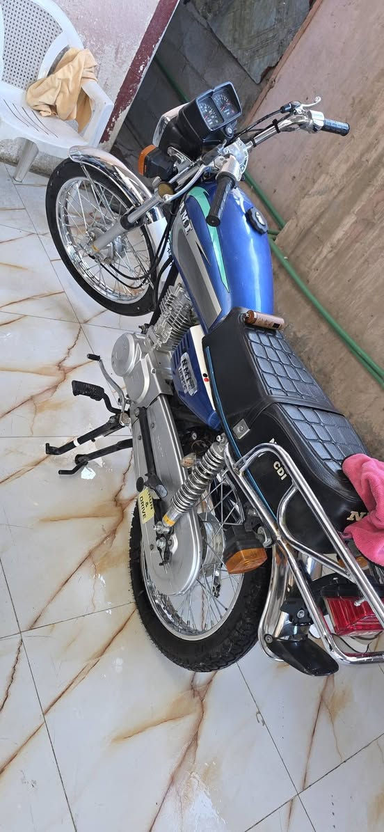 سلام عليكم دراجه البيع مديل 22كفاله كفاله كفاله من التاير التاير مال جناي مكاني كوت حي الحيكم الدراجه جانت مضومه ***********
