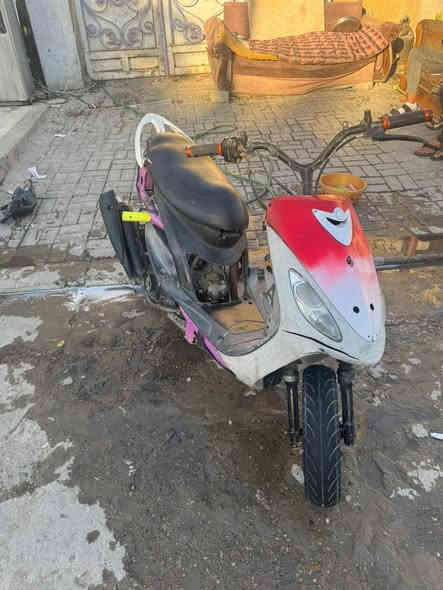 سلام عليكم 
دراجه منغولي. للبيع
صالنصه جديده
اكسنت جديد
كابريتر جديد 
ماشه جديده
ولفات جديد
بوشه 55
شلعة ومعدر فول 
بس بيه صوت ماعرف ماليش 
السعر 300 بيه مجال حك الجيه 
الرقم ***********متوفر رصيد واتساب
