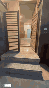 سكني او مكتب او موظفين

 شقة ارضية معزولة حديثة

يرموك مقابل سيد الحليب

كهرباء خصخصة

الايجار مليون وربع

للاستفسار/***********
