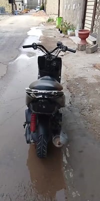 شباب دراجه ماكس عدله للبيع بس كايمه بس تمشي دير دهن وطلع ودخانه قليله ...