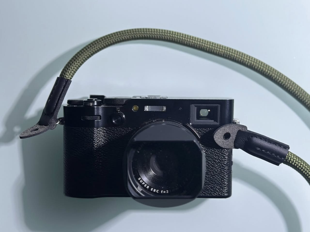 Fujifilm x100vi للبيع فوجي فلم
دقة 40.2ً megapixel
Built in nd filter
Leaf shutter
Ibis
مع الكثير من المواصفات الاضافية
شتر 9200
بطاريتين وشاحنة خارجية
فلتر urth 1/4 black mist 
Lens hood square by haoge with adapter
ذاكرة 256 gb
Thumb grip عدد ثنين بتصاميم مختلفة
ستراب حبل كاميرا زيتوني 
سعر الجديدة بمليونين و٥٠٠ حالياً وبدون جميع الاضافات المذكورة اللي سعرهن ٤٠٠+ الف
للبيع بسعر مليونين و٢٠٠ مع جميع الاضافات
مكاني بغداد
المهتم يتفضل خاص


**إذا كنت صاحب هذا الإعلان وتريد حذفه لأي سبب، رجاءا أرسل رسالة إلى الدعم الفني**