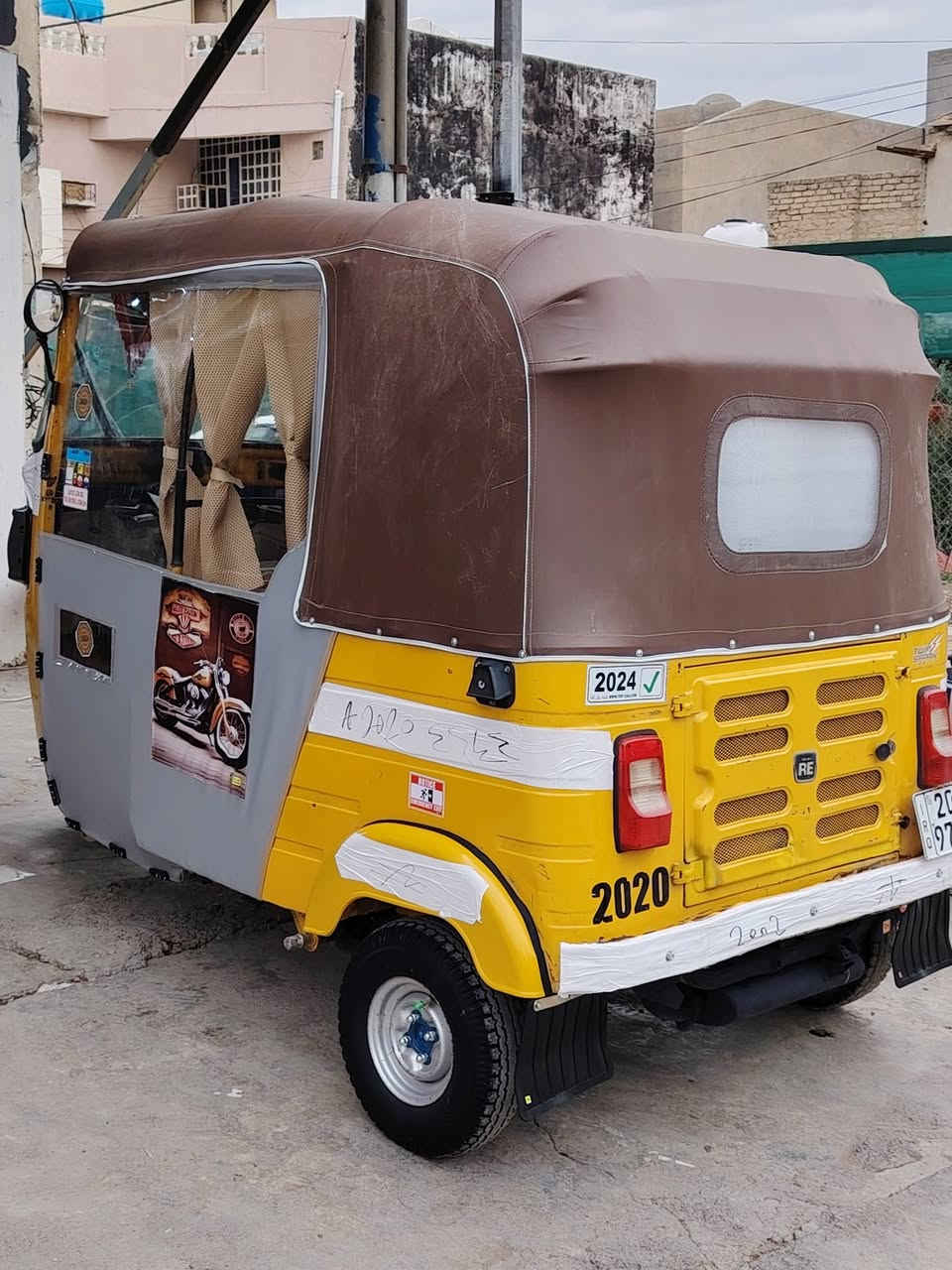 يا الله تكتك موديل ١٩شهر ١٢  يعني داخله بل ٢٠  معمره دوس  بيه طخات خفيفه مكينه اكسل كفاله  تكتك خرسه   مرقم نكليزي  مكان ديالى بعقوبه شراي يتصل 
***********
سعر ٥٩٠٠
