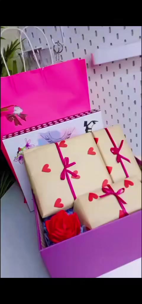 🎁هديّة عيد الحب تخلي اللي قدامك ينبهر من أول نظرة 🔥
إذا محتار شتختار هدية؟
احنا وفرنالك الحل المثالي 👌

تصميم أنيق ✨

تفاصيل ذهبية تخطف العين
تليق بكل الأذواق والمناسبات

عملية، مرتبة، وتعيش وياك مدة طويلة
ترتيبها أنيق وتناسب كل ستايل

🎁 تغليف راقي وجاهز للإهداء
يعني لا تعب، لا لف، لا حيرة
تستلمها وتقدمها مباشرة 😍

مناسبة لـ ❤️ عيد الحب
🎂 عيد ميلاد
🎉 مفاجأة راقية
أو هدية تقدير لشخص غالي 

🚘يوجد خدمة توصيل لجميع محافظات العراق 🚘


**إذا كنت صاحب هذا الإعلان وتريد حذفه لأي سبب، رجاءا أرسل رسالة إلى الدعم الفني**