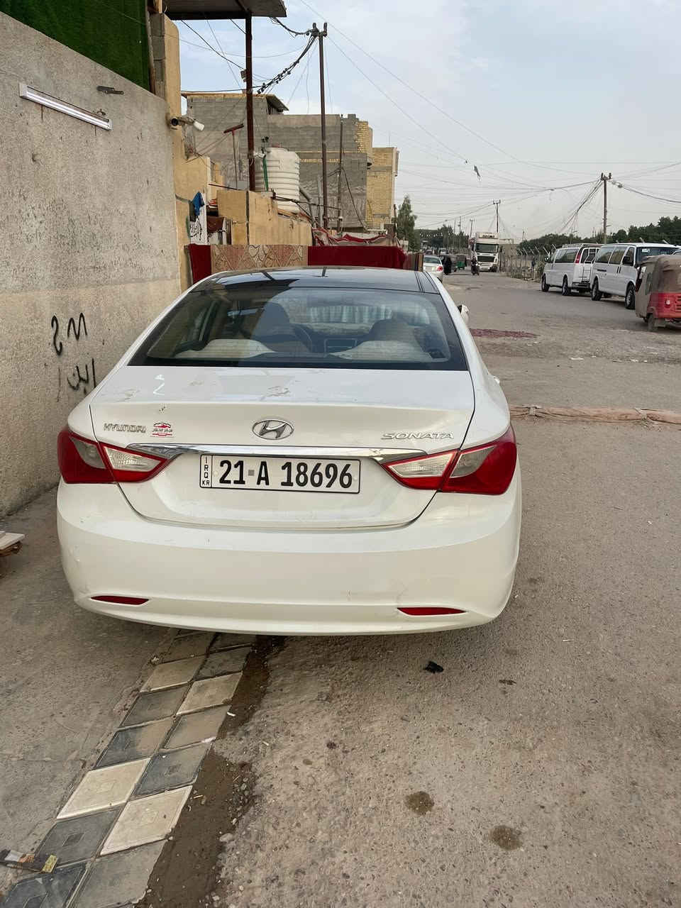 السلام عليكم 
شباب سوناتا 2011 خليجي فول مواصفات ما عدا البصمه محرك 2400 دوش مرغوب كير وحداديه خير من الله تخم تاير بيها بابين امبدل اصلي اصليات نفس اللون السياره حلوه  احلى من الصور رقم سليمانيه باسمي تحويل ثاني يوم السعر 115 وبيها مجال بسيط اتصل وادلل
والسونار موجود
***********
