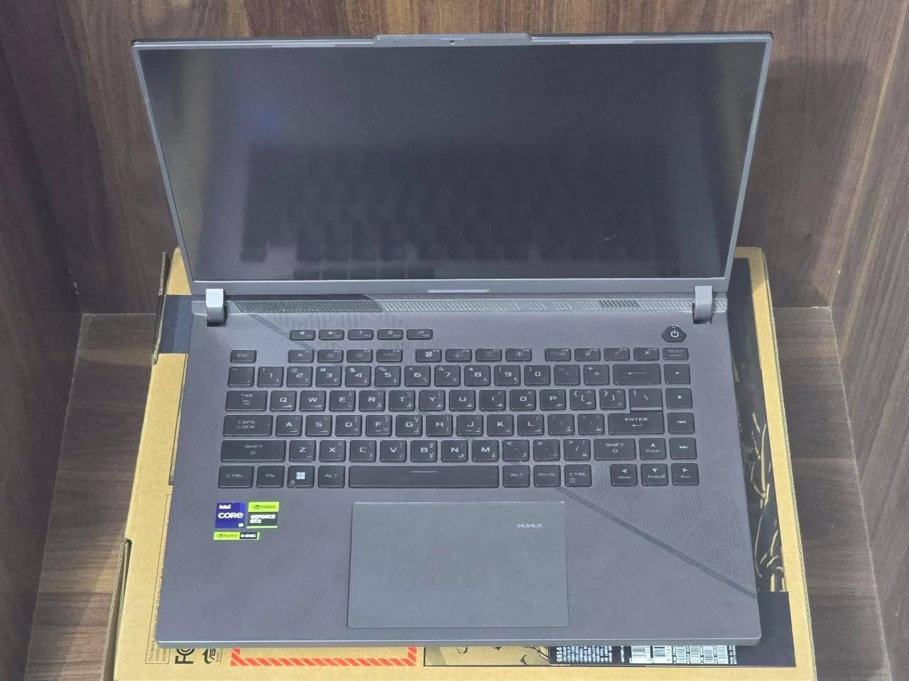 السلام عليكم
لابتوب گيمنگ 
ASUS ROG Strix G16 G614JZR-N408
مواصفات قوية موجهة للالعاب، التصميم، والمونتاج الاحترافي والاعمال الهندسية 

المعالج Intel Core i9-14900HX

كرت الشاشة NVIDIA GeForce RTX 4080 super 12GB

RAM 32GB (16×2) DDR5 

Storage 1TB SSD NVMe 

الشاشة :
16 انش
240hz
1600p (+2k)

كيبورد عربي انگليزي آر جي بي بأكثر من سطوع مع شريط آر جي بي امامي

مع ماوس گيمنگ بلودي آر جي بي والشاحنة الأصلية للجهاز

الجهاز نظيف واستعماله خفيف، سبب البيع : عدم التفرغ

السعر 3 مليون و100 وبيه مجال 

ادمن 🙏


**إذا كنت صاحب هذا الإعلان وتريد حذفه لأي سبب، رجاءا أرسل رسالة إلى الدعم الفني**
