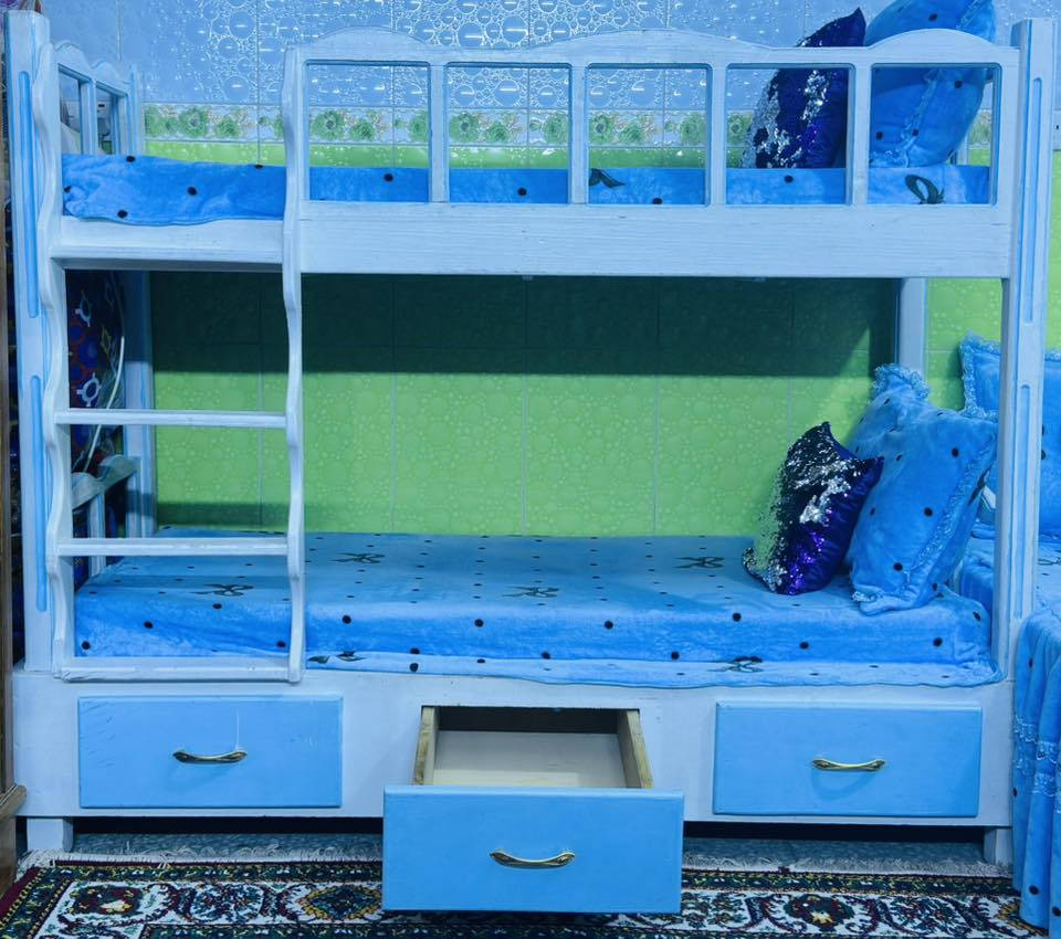 السلام عليكم للبيع سرير طابقين نجاره نضيف جدآ السعر125000للاستفسار***********
