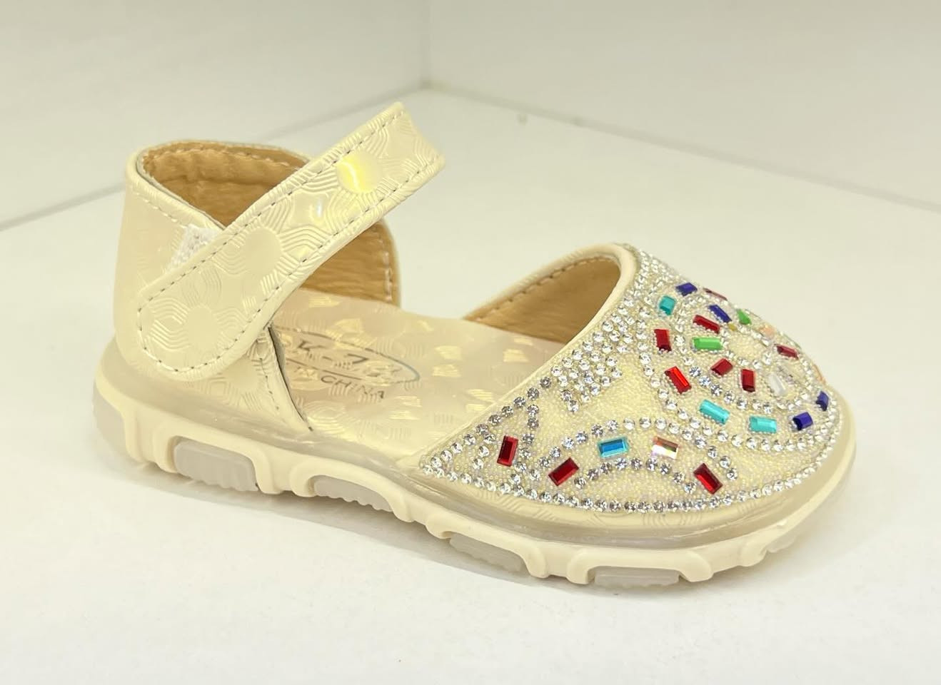 حذاء بناتي موديل جديد ولطيف جداً 👟🎀
أناقة وراحة لبنوتاتكم بأجمل تصاميم العيد 💕

✨ متوفر بـ 3 ألوان مميزة
👣 القياسات: من 21 إلى 25
🪶 خفيف الوزن
👌 سهل اللبس ومريح بالحركة

🎊 موديلات العيد متوفرة حالياً بالمحل
زورونا وتشوفون كلشي جديد ومميز ✨

📍 العنوان: واسط – كوت – شارع الأطباء – قرب د. علي ياسر


**إذا كنت صاحب هذا الإعلان وتريد حذفه لأي سبب، رجاءا أرسل رسالة إلى الدعم الفني**