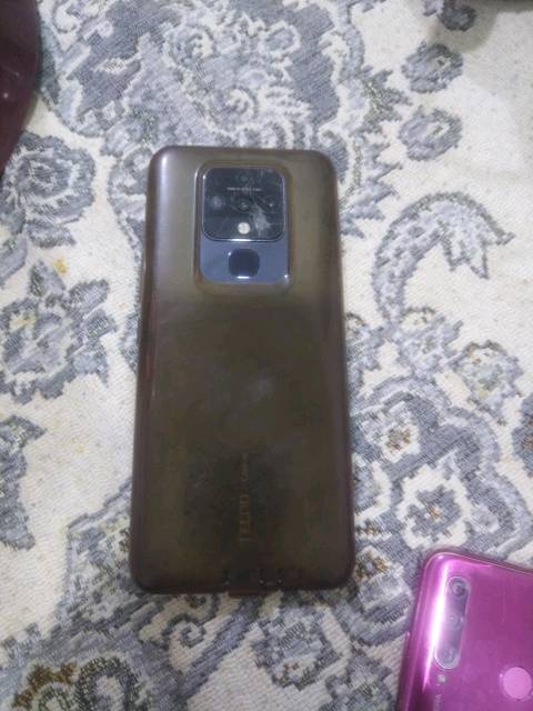 البصره حي طارق
تكنو ١٦برو مبدل شاشه وضهر مكسور