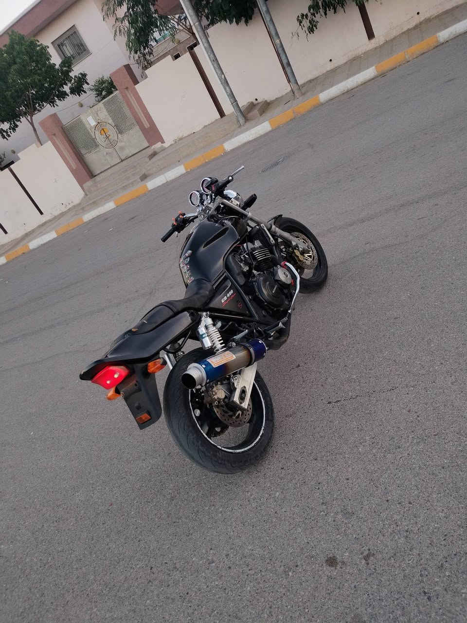 سلام وعليكم شباب عندي هاي البطحه سيبي 400 كير محرك شرط فقط تانكي مصبوغ جماليه مكفوله كفاله عامه  سعرهه 13 بيهه مجال بسيط ***********
***********
