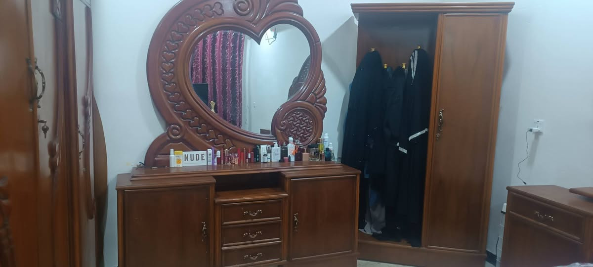 سلام عليكم غرفة نوم تزكلم داخل وخارج صاج للبيع الغرفة نظيفه رقم صاحب الغرفه مكانه الأمين الثانيه ***********
