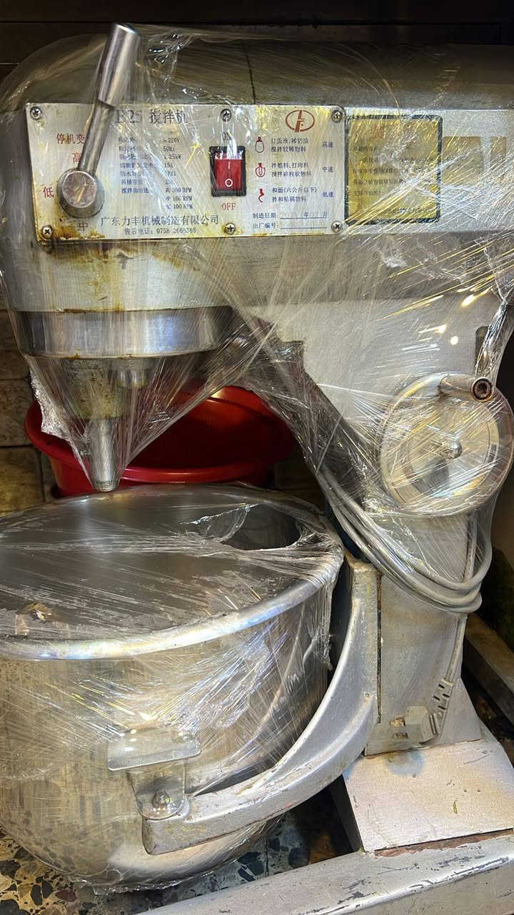 سلام عليكم عجانه للبيع ام الكيس ونص دمبل فقط سعر 700 الف وبيهه مجال 
عجانه نمساويه صغيره ياباني اصلي استعمال قليل وياها كافه الملحقات ام ال 25 كيلو سعر 600 الف وبيهه مجال 
للاستفسار الاتصال على الرقم *********** بي واتساب مكان بغداد
