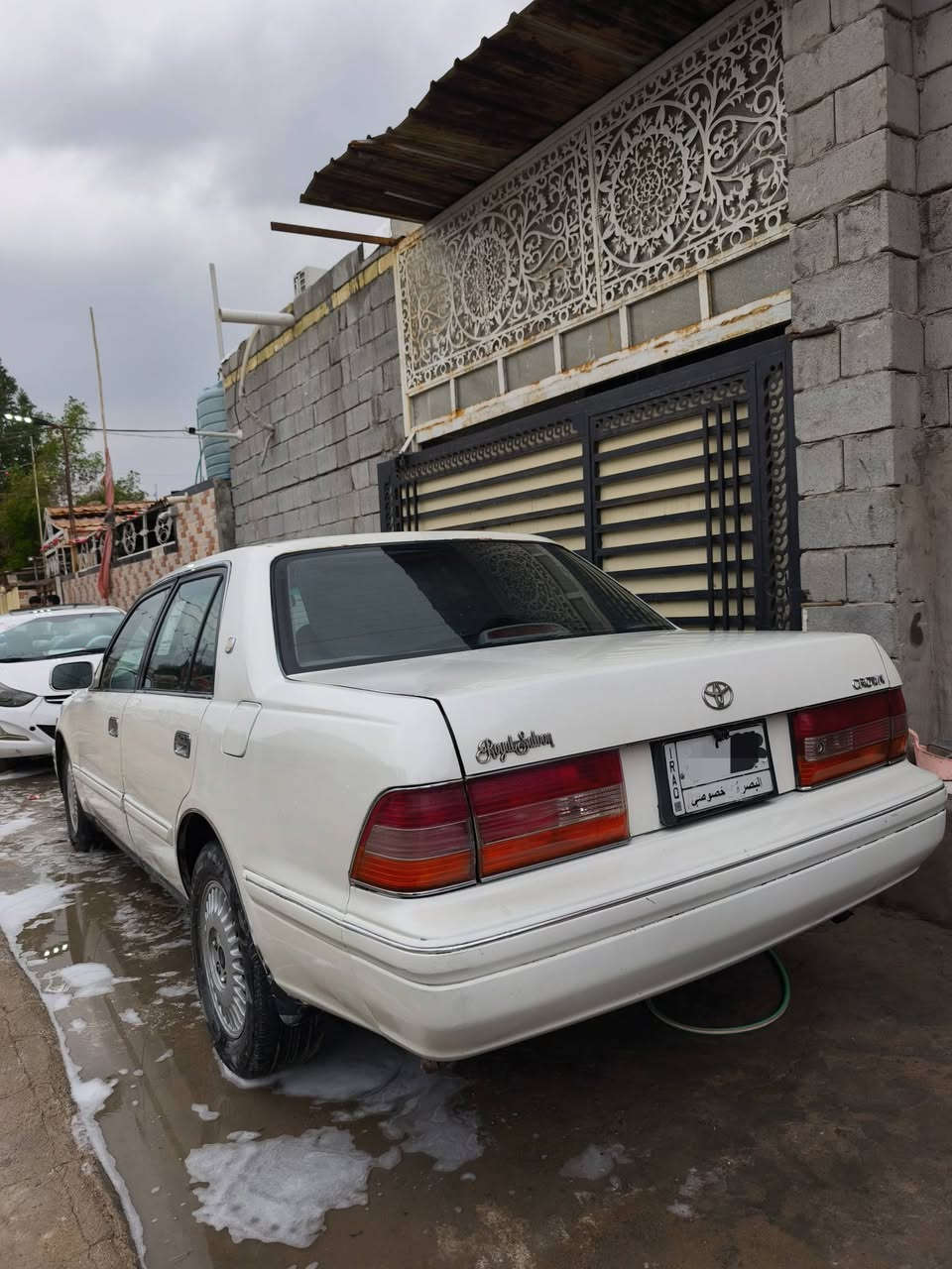 السلام عليكم 
راس الثور تكم تويوتا كراون موديل 2000
 مكفوله من الكص والنقل اصوليه السياره بأسمي سنويه 2029 تحويل ثاني يوم ((سعرها 97 ورقه)) وبيها مجال للشراي
السياره جاهزة حداديه طخم تاير مكينه كير اكسل كله جديد مكينه 3000 
السياره مصبوغه جماليه مكاني البصرة وهذا رقمي ***********
