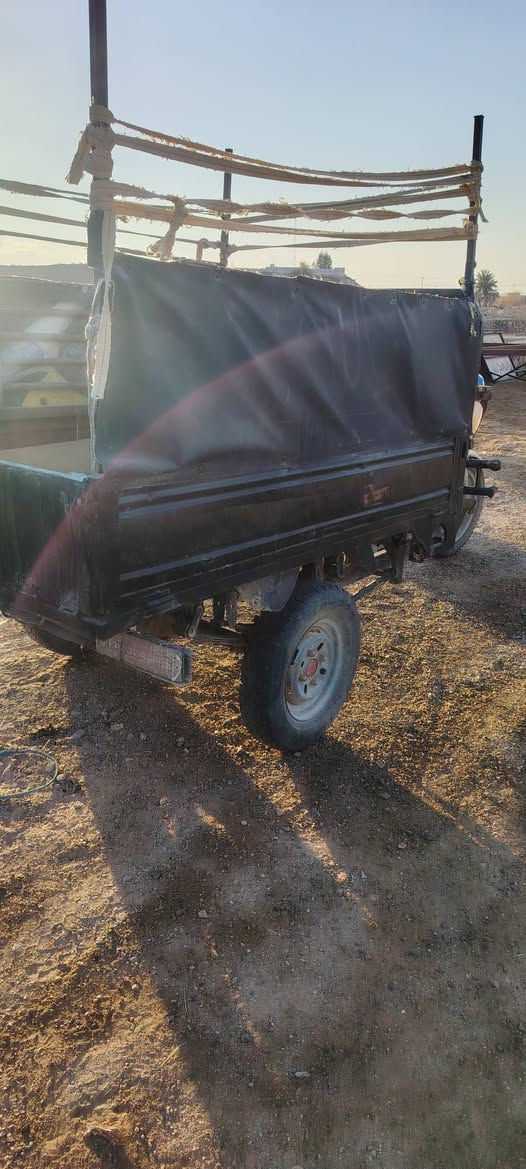 سلام عليكم 
طرطوره موديل 18محركها موديل 25 شغاله صلف هندر كربائيات 
بدون اوراق مكانها هيت المعموره رقم 
***********
