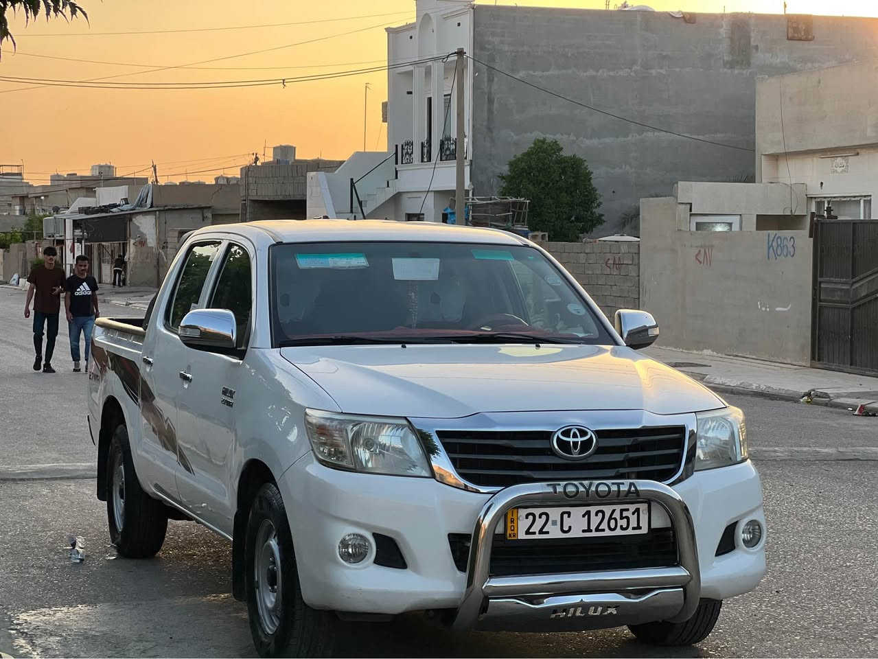 ﷽ 

تۆێتا هایلۆکس مەرزیە٢٠١٣ دوو پەڵە ساردی هەیە تەنها دۆسەی لای سایەق بۆیاخە قەپاخ مەکینەی کراوەتەوە سەنەوی و ژینگەو رێگاو بانی و کامل تا ٢٠٢٨ نوێیە  لەدەعامی بۆ دەعامی بەشەرت چرکەی تێدا نییە
***********
سعری ١٨٠ و مەجال أربيل, العراق
