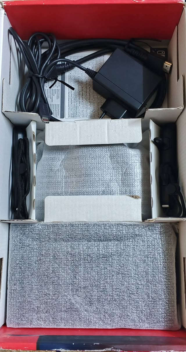 نينتندو سويتش Lcd مهكر نظامين اخر تحديث اونلاين و اوفلاين النسخة المحسنة (بطارية النسخة المحسنة بقوة بطارية الاوليد) مع ذاكرة ٢٥٦ كيكا مليئة بالالعاب مع كافة الملحقات الاصلية للجهاز 
نظافة ممتازة وبدون اي خدش والجهاز مكفول من كافة المشاكل والاعطال ١٠٠ بالمئة 
السعر النهائي ٢٥٠ الف 
توصيل بغداد ٥ الاف وباقي المحافظات ٦ الاف 
للتواصل ماسنجر او واتساب او الاتصال
***********
