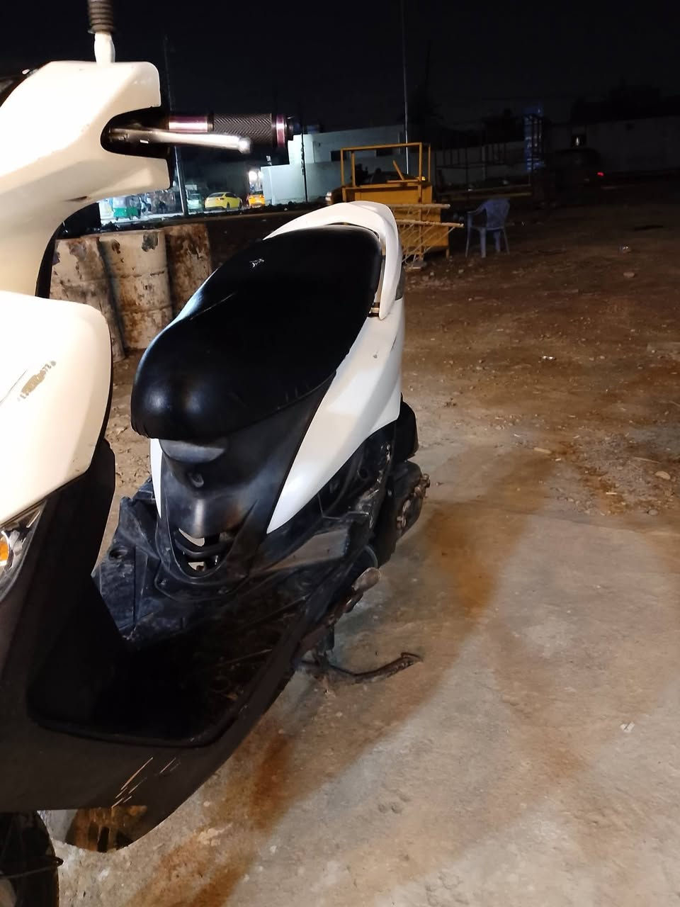 سلام عليكم دراجه ثعلب للبيع دراجه كلمه كفرات مختم عنوان بغداد  شارع الجزيره منطقه الاصلاح رقم هاتف ***********
