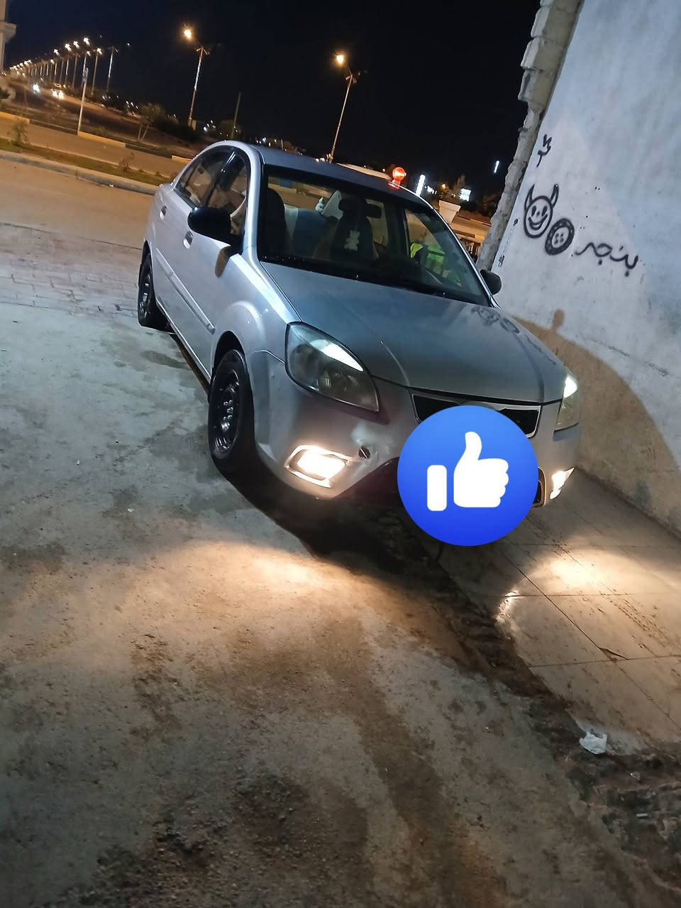 سلام عليكم كيا ريو موديل ١٢ رقم مثنئ باسمي اني من كربلاء رايدها ب٨٢ وبيها مجال قليل كلش بيها بارد السياره بلجاملغ نظيفه غرفتها حلوها السياره مكينتها بيها خيط بخار فقط حداديه حلوه السياره نظيفه كلش وذا اكو مراوس اراوس  ***********
