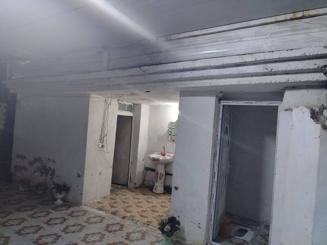 سلام عليكم ورحمه الله وبركاته 
بيت بحي رساله مقابيل بيت ذويب مساحت البيع 345
اربع غرف جوه وستقبل وطابق الثاني سندويج اربع غرف السعر خاص

